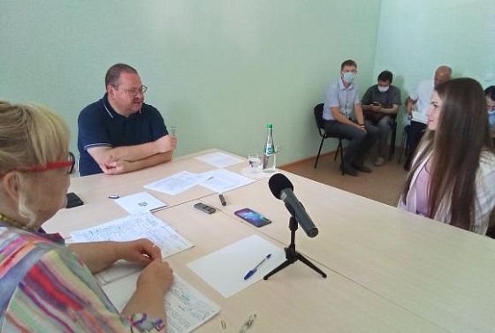 Олег Мельниченко провел прием граждан в Никольском районе