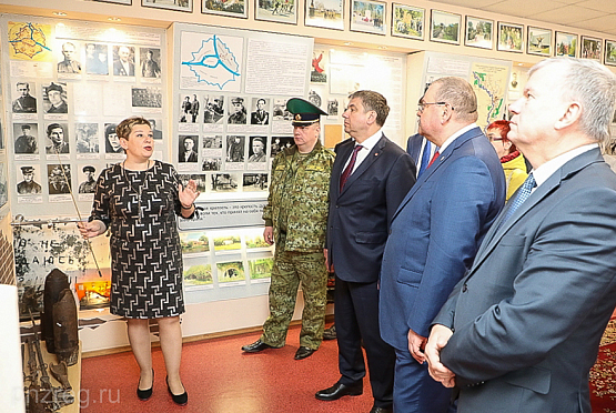 Мельниченко передал в музей пограничной заставы «Брест» архивные данные об Андрее Кижеватове
