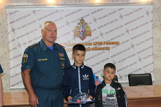 В Пензе наградили 6-классника Д. Нефедова, спасшего ребенка