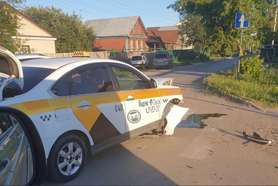 В Пензе на Луговой разбился автомобиль такси
