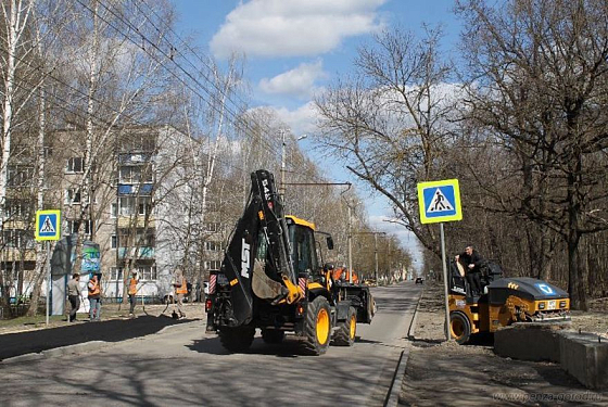В Пензе начали асфальтировать тротуар на улице Попова