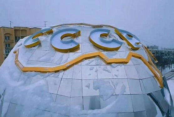В Пензе на «Глобус» устанавливают метровые буквы